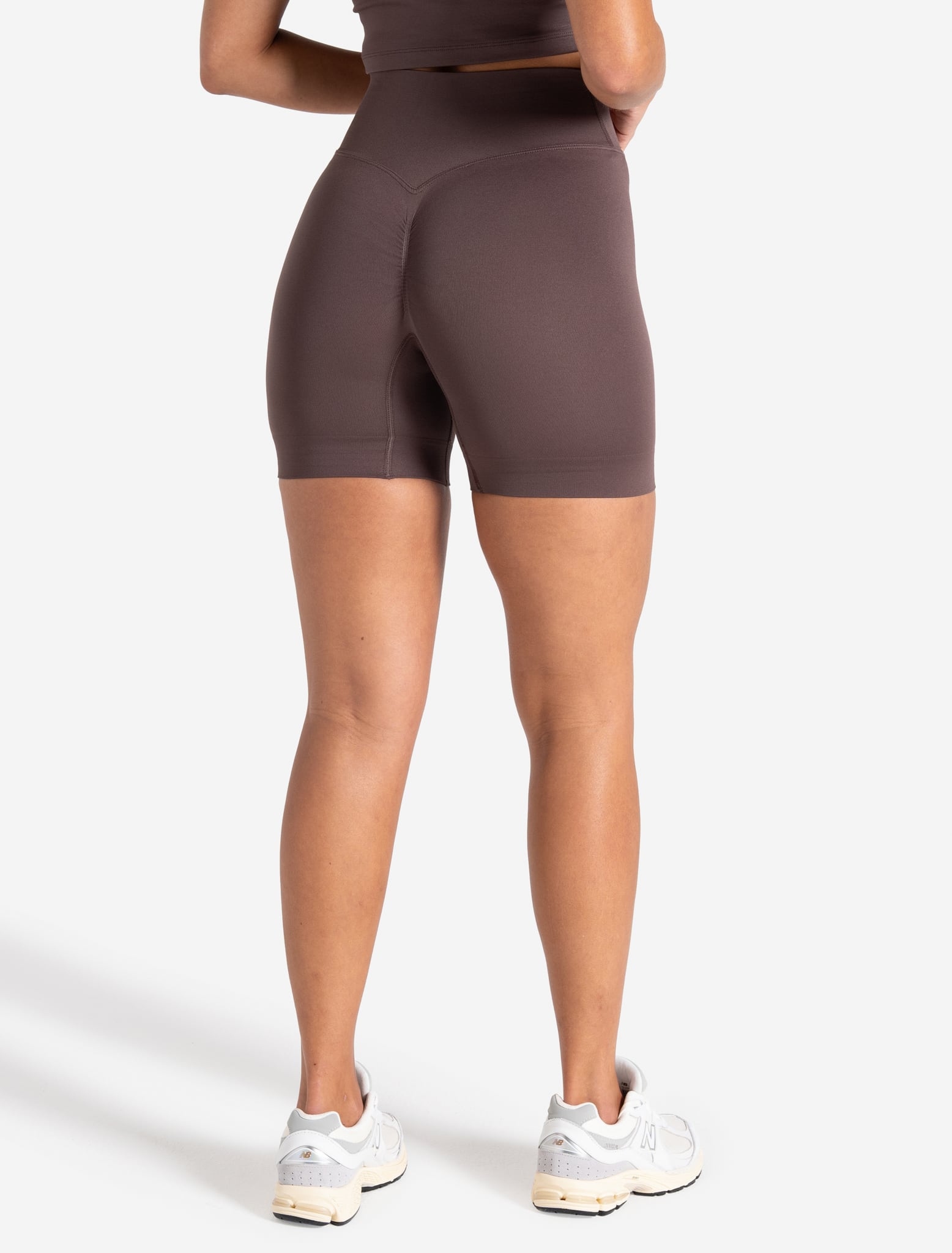 Sculpt Seamless Scrunch Shorts - Mocha Pursue Fitness 2